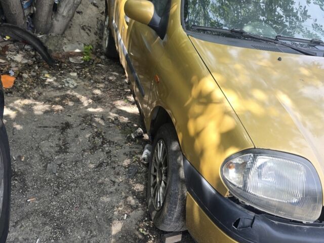 Жовтий Рено Кліо, об'ємом двигуна 1.4 л та пробігом 200 тис. км за 700 $, фото 1 на Automoto.ua
