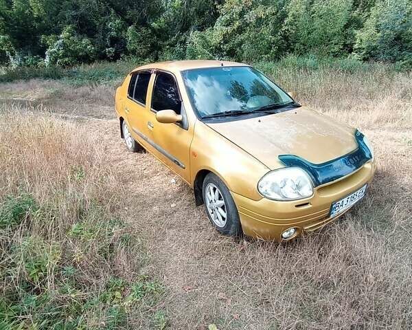 Желтый Рено Клио, объемом двигателя 1.4 л и пробегом 334 тыс. км за 2500 $, фото 1 на Automoto.ua
