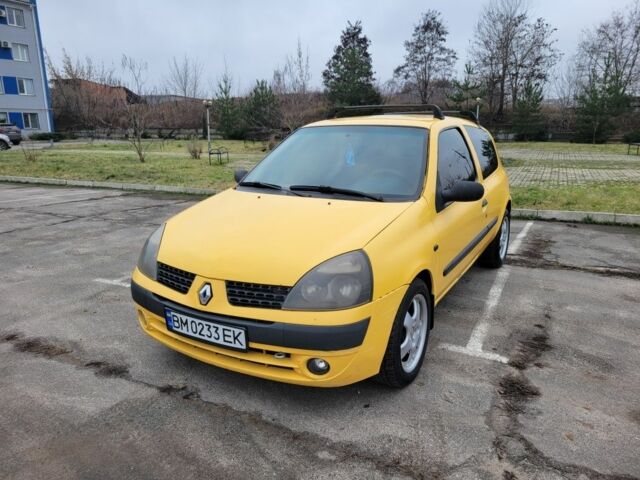 Желтый Рено Клио, объемом двигателя 1.5 л и пробегом 220 тыс. км за 2400 $, фото 1 на Automoto.ua