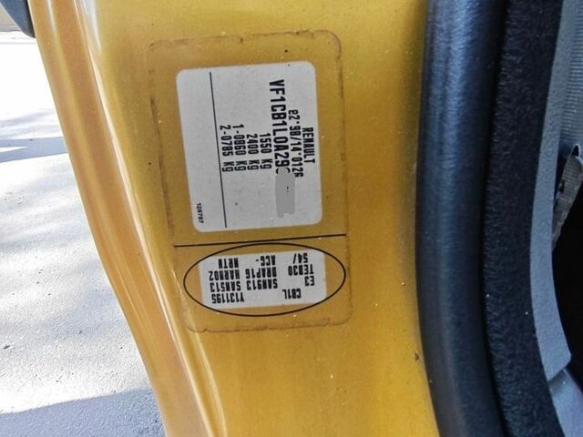 Желтый Рено Клио, объемом двигателя 1.39 л и пробегом 120 тыс. км за 3300 $, фото 1 на Automoto.ua