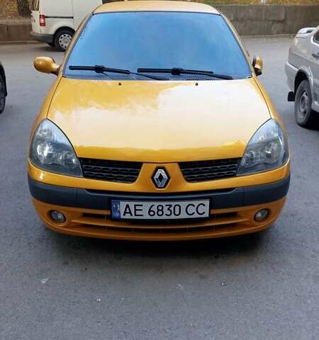 Желтый Рено Клио, объемом двигателя 1.4 л и пробегом 120 тыс. км за 6000 $, фото 1 на Automoto.ua