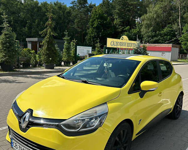Желтый Рено Клио, объемом двигателя 0.9 л и пробегом 186 тыс. км за 6000 $, фото 1 на Automoto.ua