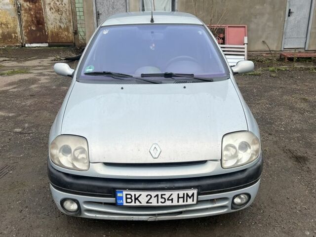 Сірий Рено Кліо, об'ємом двигуна 1.4 л та пробігом 300 тис. км за 3000 $, фото 1 на Automoto.ua