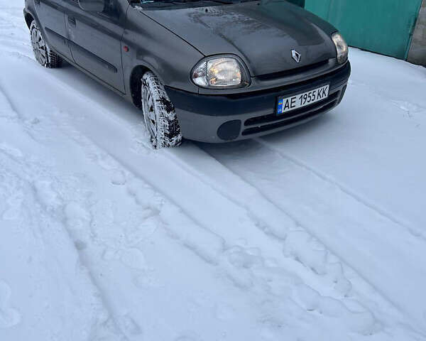 Сірий Рено Кліо, об'ємом двигуна 1.6 л та пробігом 200 тис. км за 3350 $, фото 1 на Automoto.ua