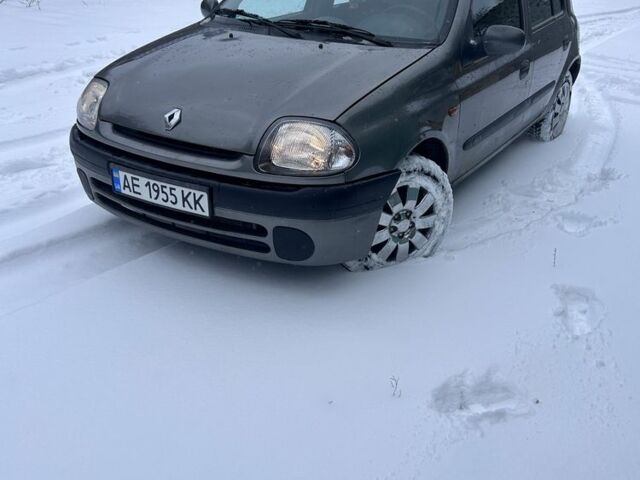Сірий Рено Кліо, об'ємом двигуна 1.6 л та пробігом 200 тис. км за 3450 $, фото 1 на Automoto.ua