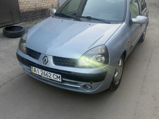 Сірий Рено Кліо, об'ємом двигуна 1.4 л та пробігом 250 тис. км за 3200 $, фото 1 на Automoto.ua