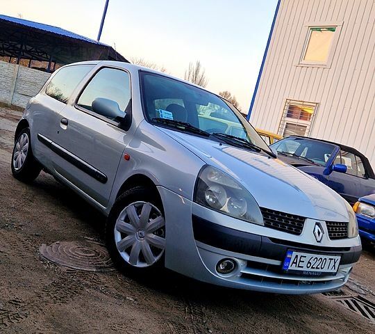 Серый Рено Клио, объемом двигателя 1.4 л и пробегом 172 тыс. км за 3300 $, фото 1 на Automoto.ua