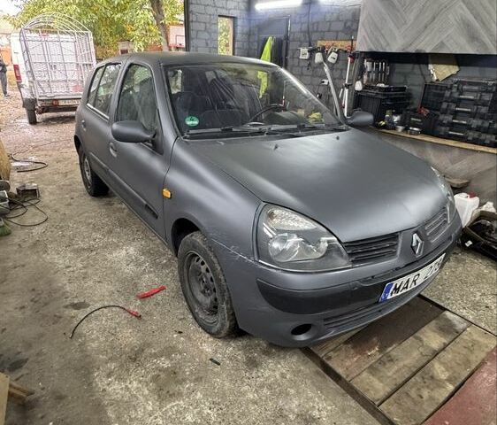 Серый Рено Клио, объемом двигателя 1.2 л и пробегом 300 тыс. км за 1500 $, фото 1 на Automoto.ua