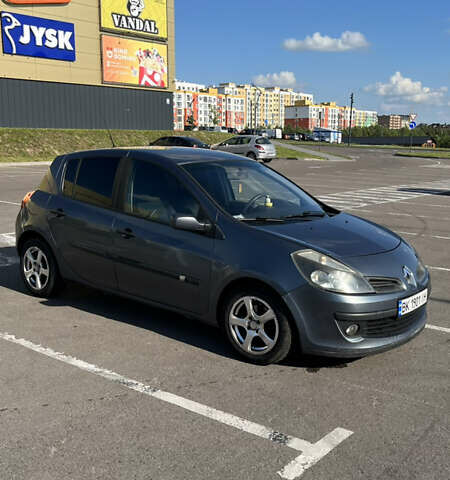 Серый Рено Клио, объемом двигателя 1.46 л и пробегом 292 тыс. км за 3900 $, фото 1 на Automoto.ua