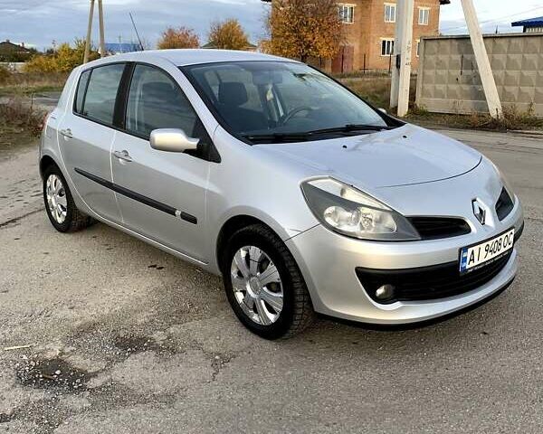 Серый Рено Клио, объемом двигателя 1.2 л и пробегом 174 тыс. км за 3900 $, фото 1 на Automoto.ua