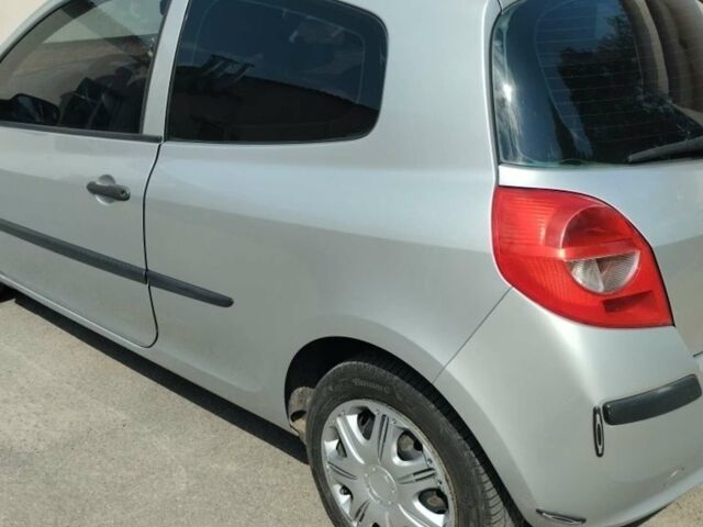 Серый Рено Клио, объемом двигателя 1.1 л и пробегом 221 тыс. км за 3000 $, фото 1 на Automoto.ua