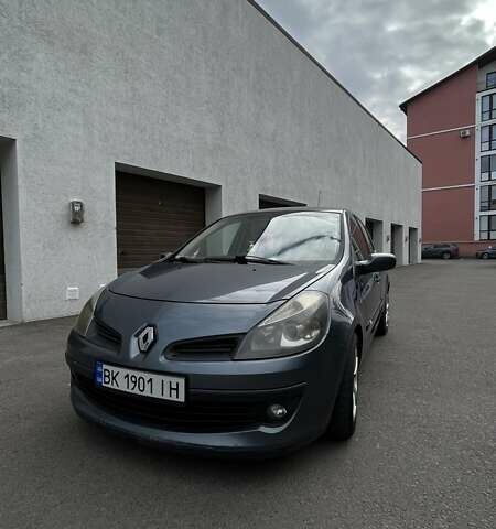 Сірий Рено Кліо, об'ємом двигуна 1.46 л та пробігом 300 тис. км за 3999 $, фото 1 на Automoto.ua