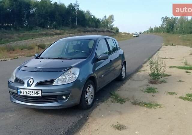 Серый Рено Клио, объемом двигателя 1.15 л и пробегом 205 тыс. км за 3750 $, фото 1 на Automoto.ua