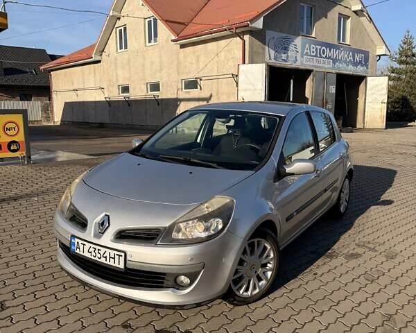 Серый Рено Клио, объемом двигателя 1.6 л и пробегом 163 тыс. км за 5000 $, фото 1 на Automoto.ua