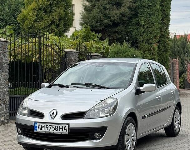 Сірий Рено Кліо, об'ємом двигуна 1.6 л та пробігом 229 тис. км за 4900 $, фото 1 на Automoto.ua