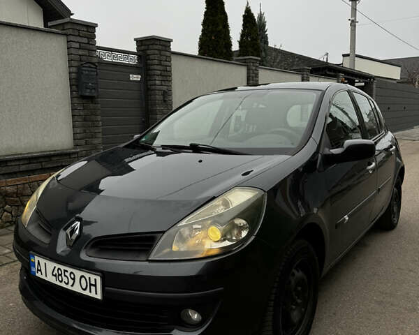 Серый Рено Клио, объемом двигателя 1.6 л и пробегом 179 тыс. км за 4300 $, фото 1 на Automoto.ua
