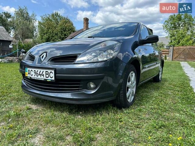 Серый Рено Клио, объемом двигателя 1.6 л и пробегом 215 тыс. км за 6200 $, фото 1 на Automoto.ua