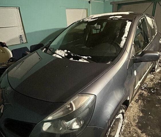 Серый Рено Клио, объемом двигателя 1.4 л и пробегом 205 тыс. км за 4700 $, фото 1 на Automoto.ua