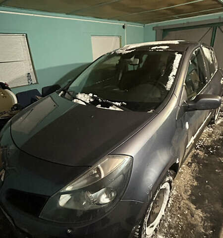 Сірий Рено Кліо, об'ємом двигуна 1.4 л та пробігом 205 тис. км за 4700 $, фото 1 на Automoto.ua