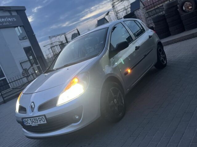 Серый Рено Клио, объемом двигателя 1.1 л и пробегом 230 тыс. км за 3502 $, фото 1 на Automoto.ua