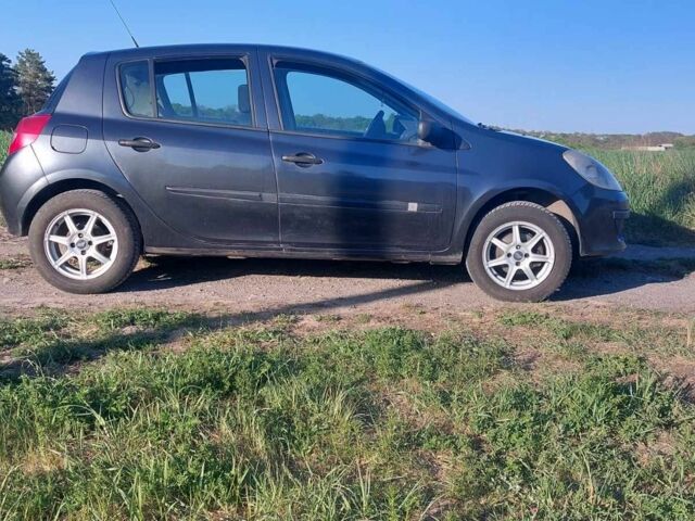 Серый Рено Клио, объемом двигателя 1.1 л и пробегом 230 тыс. км за 3700 $, фото 1 на Automoto.ua