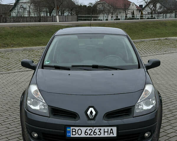 Серый Рено Клио, объемом двигателя 1.6 л и пробегом 160 тыс. км за 6400 $, фото 1 на Automoto.ua