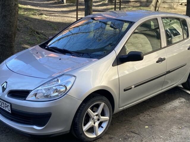 Серый Рено Клио, объемом двигателя 1.2 л и пробегом 154 тыс. км за 4800 $, фото 1 на Automoto.ua