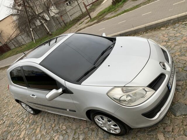 Сірий Рено Кліо, об'ємом двигуна 1.1 л та пробігом 300 тис. км за 3850 $, фото 1 на Automoto.ua