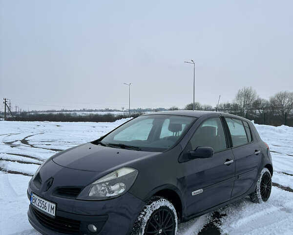 Сірий Рено Кліо, об'ємом двигуна 1.2 л та пробігом 320 тис. км за 3300 $, фото 1 на Automoto.ua