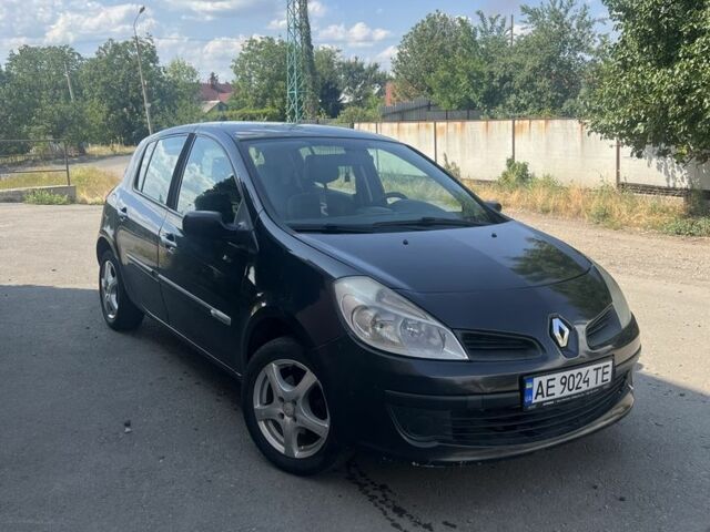 Серый Рено Клио, объемом двигателя 1.1 л и пробегом 230 тыс. км за 3350 $, фото 1 на Automoto.ua