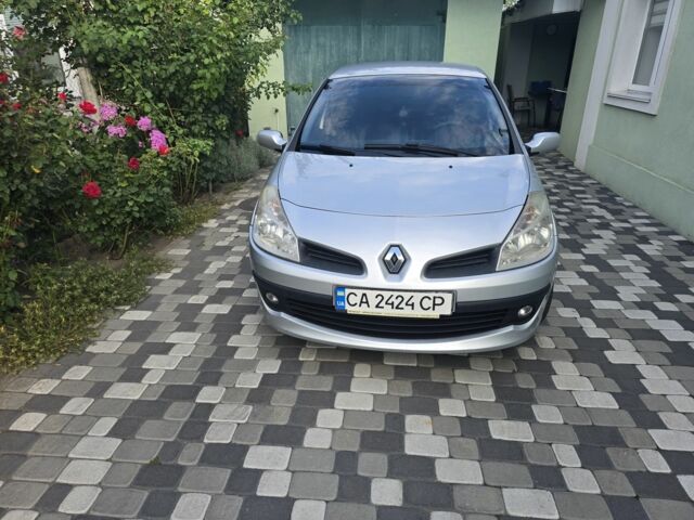 Серый Рено Клио, объемом двигателя 1.6 л и пробегом 198 тыс. км за 6499 $, фото 1 на Automoto.ua