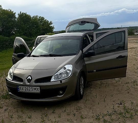 Сірий Рено Кліо, об'ємом двигуна 1.5 л та пробігом 340 тис. км за 4400 $, фото 1 на Automoto.ua