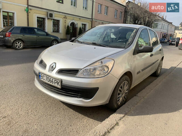 Серый Рено Клио, объемом двигателя 1.2 л и пробегом 313 тыс. км за 3700 $, фото 1 на Automoto.ua