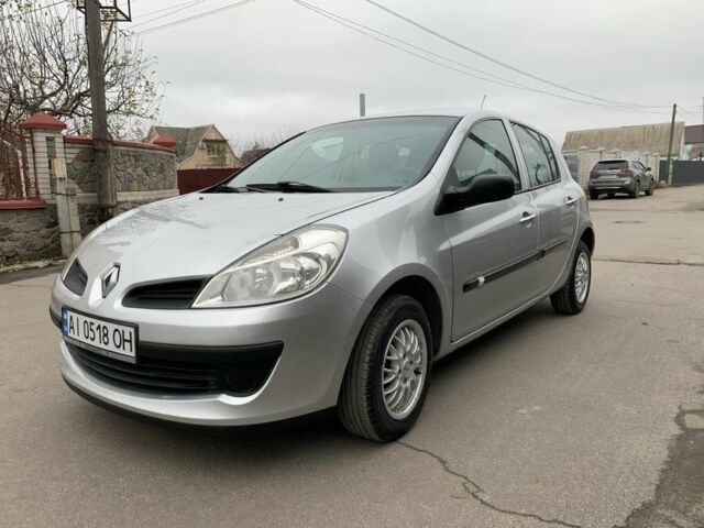 Серый Рено Клио, объемом двигателя 1.1 л и пробегом 180 тыс. км за 4900 $, фото 1 на Automoto.ua
