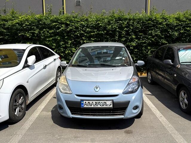 Сірий Рено Кліо, об'ємом двигуна 1.5 л та пробігом 246 тис. км за 2800 $, фото 1 на Automoto.ua