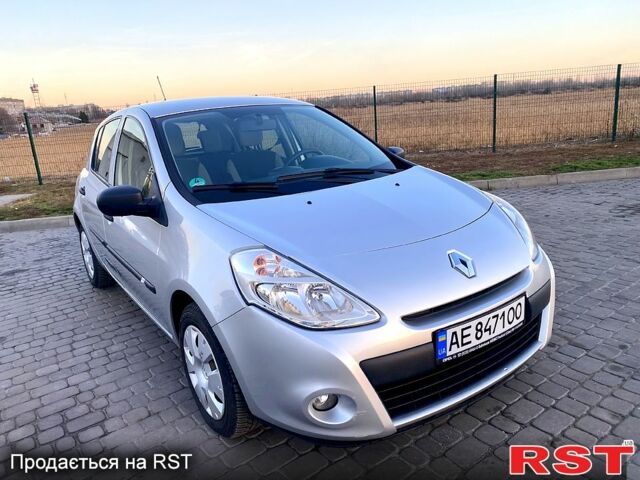 Серый Рено Клио, объемом двигателя 1.1 л и пробегом 209 тыс. км за 4800 $, фото 1 на Automoto.ua
