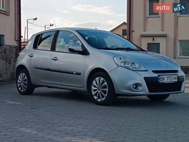 Сірий Рено Кліо, об'ємом двигуна 1.5 л та пробігом 216 тис. км за 4350 $, фото 1 на Automoto.ua