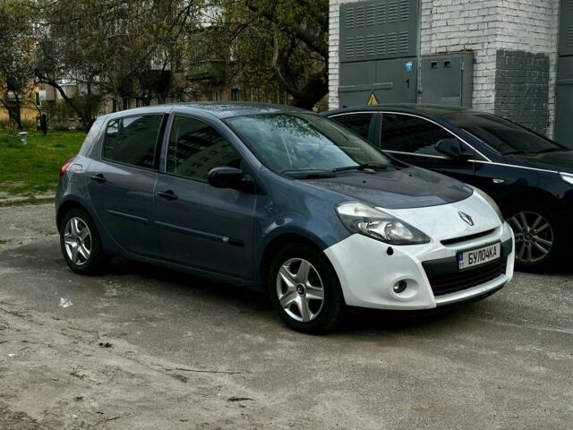 Сірий Рено Кліо, об'ємом двигуна 1.5 л та пробігом 150 тис. км за 5000 $, фото 1 на Automoto.ua