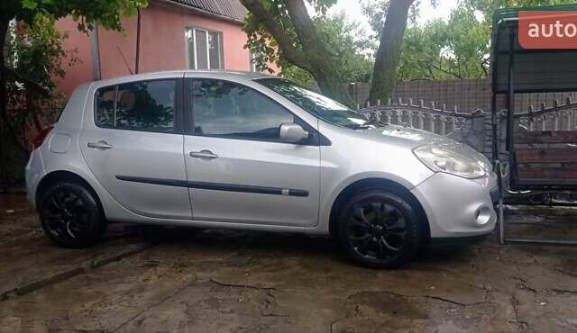 Сірий Рено Кліо, об'ємом двигуна 1.46 л та пробігом 290 тис. км за 4300 $, фото 1 на Automoto.ua