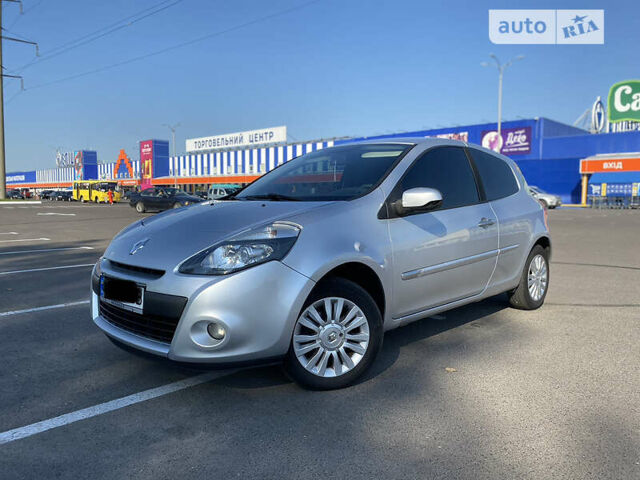 Серый Рено Клио, объемом двигателя 1.1 л и пробегом 160 тыс. км за 4499 $, фото 1 на Automoto.ua