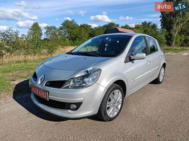 Серый Рено Клио, объемом двигателя 1.6 л и пробегом 102 тыс. км за 7450 $, фото 1 на Automoto.ua