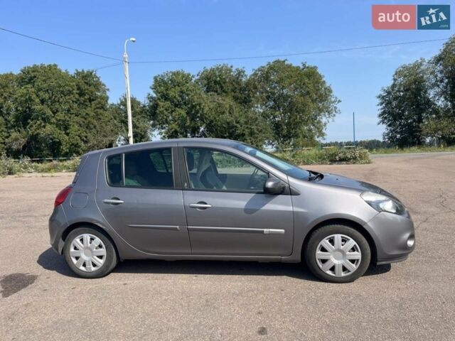Серый Рено Клио, объемом двигателя 1.5 л и пробегом 260 тыс. км за 5100 $, фото 1 на Automoto.ua