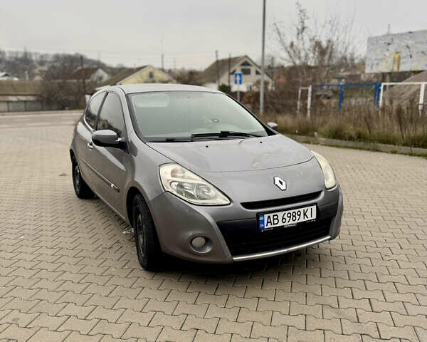 Сірий Рено Кліо, об'ємом двигуна 1.46 л та пробігом 237 тис. км за 4999 $, фото 1 на Automoto.ua