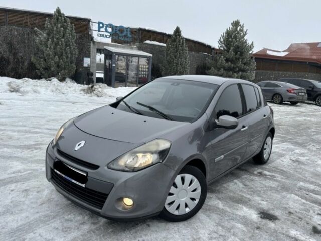 Серый Рено Клио, объемом двигателя 1.5 л и пробегом 200 тыс. км за 4550 $, фото 1 на Automoto.ua