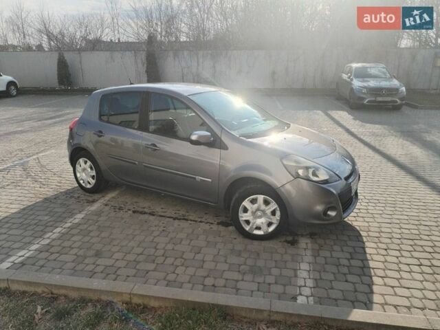 Серый Рено Клио, объемом двигателя 1.5 л и пробегом 211 тыс. км за 5200 $, фото 1 на Automoto.ua