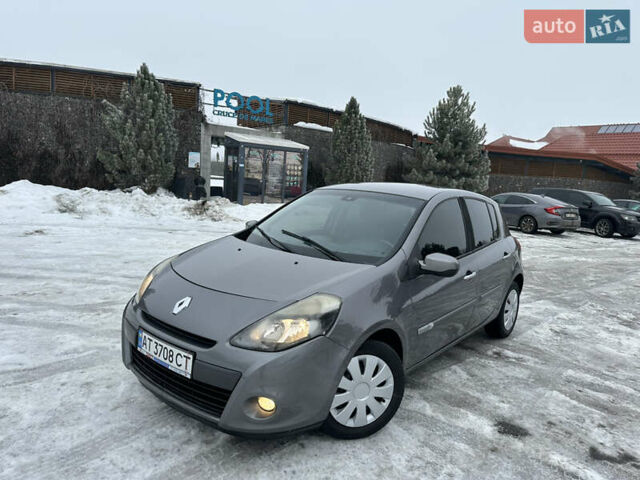 Серый Рено Клио, объемом двигателя 1.46 л и пробегом 279 тыс. км за 4750 $, фото 1 на Automoto.ua