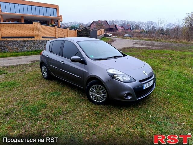 Серый Рено Клио, объемом двигателя 1.5 л и пробегом 279 тыс. км за 5200 $, фото 1 на Automoto.ua