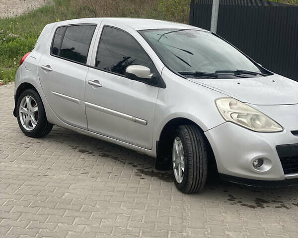 Сірий Рено Кліо, об'ємом двигуна 1.5 л та пробігом 154 тис. км за 3900 $, фото 1 на Automoto.ua