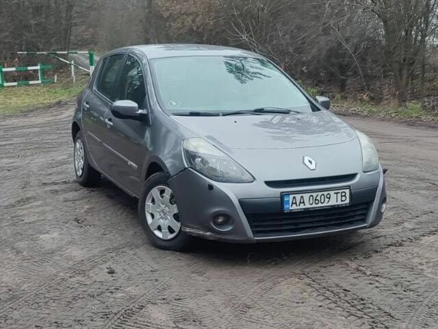 Серый Рено Клио, объемом двигателя 1.5 л и пробегом 350 тыс. км за 3500 $, фото 1 на Automoto.ua
