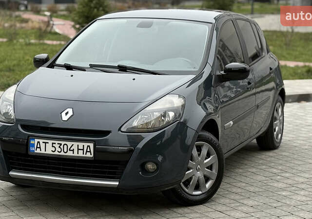 Серый Рено Клио, объемом двигателя 1.5 л и пробегом 243 тыс. км за 5650 $, фото 1 на Automoto.ua